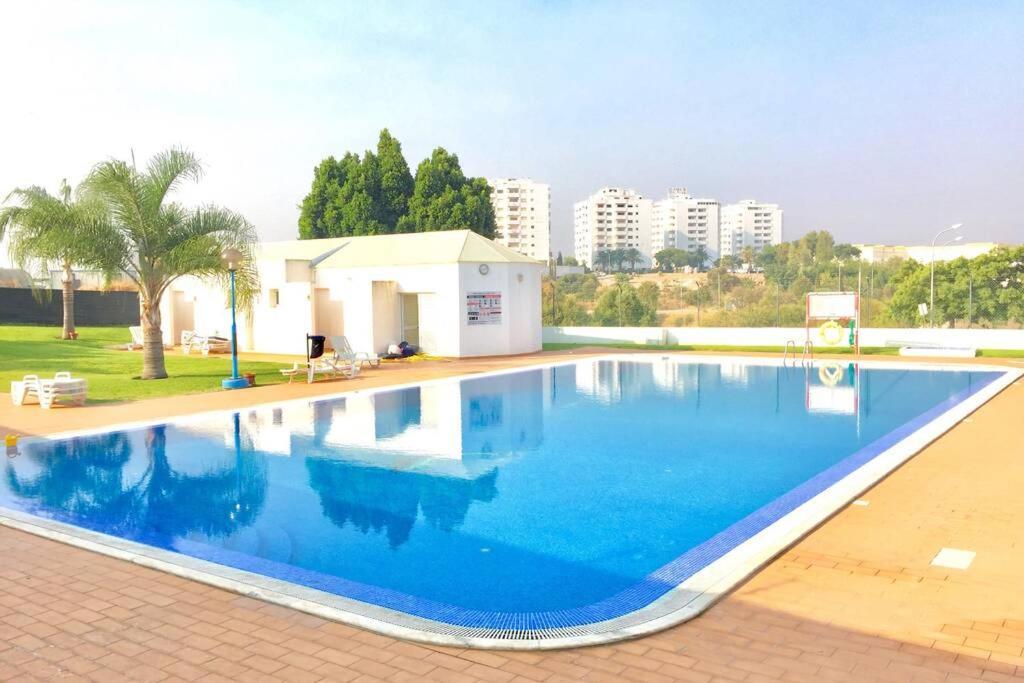 Albufeira, Standind Flat With Swimming Pool Apartamento